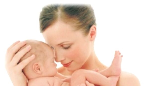 Женщина, кормящая грудью чужого ребенка - «за» и «против»