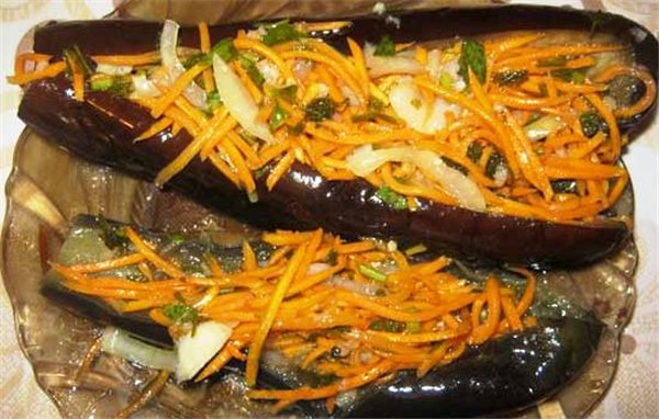 Баклажаны, фаршированные капустой и морковью на зиму