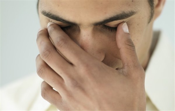 Болит верхнее веко – может ли боль привести к потере зрения