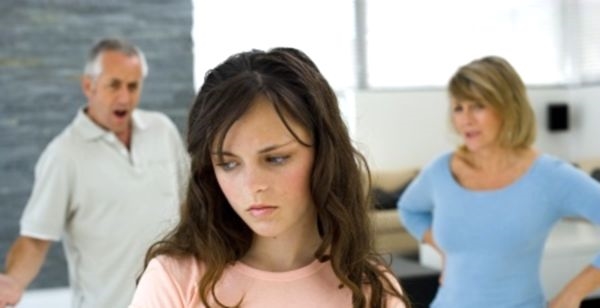Агрессия у подростков: почему тинейджеры выходят из-под контроля