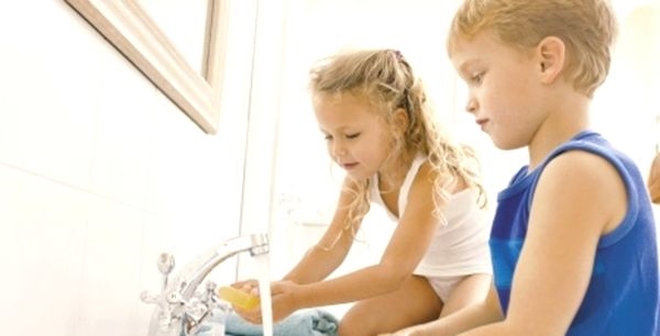 Как научить ребенка чистить зубы без криков и истерик?
