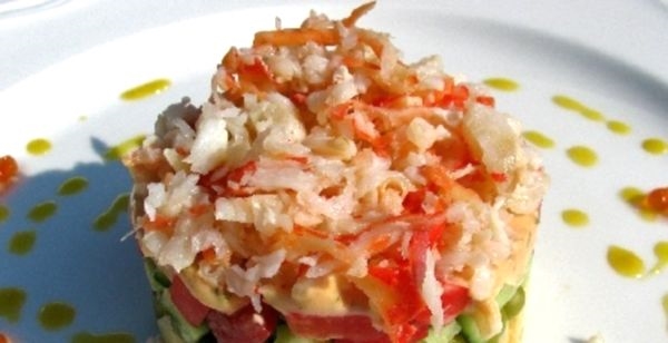 Крабовый салат с огурцом - рецепт для праздника и будней