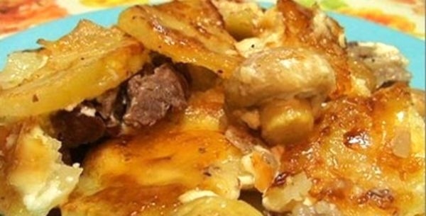 Мамина копилка: рецепт мяса по-французски с картошкой