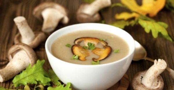 Необычный сырный суп: готовим ароматное первое блюдо с грибами