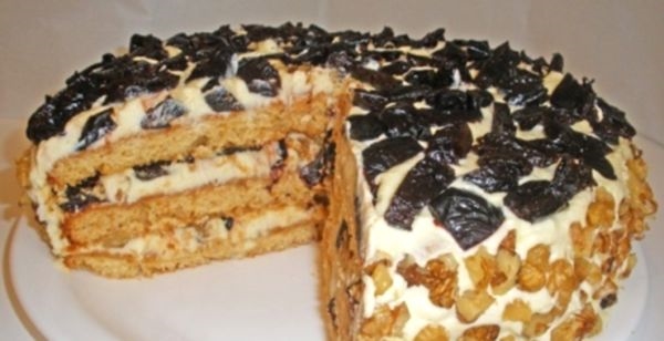 Торт с черносливом и орехами - феерия вкусов