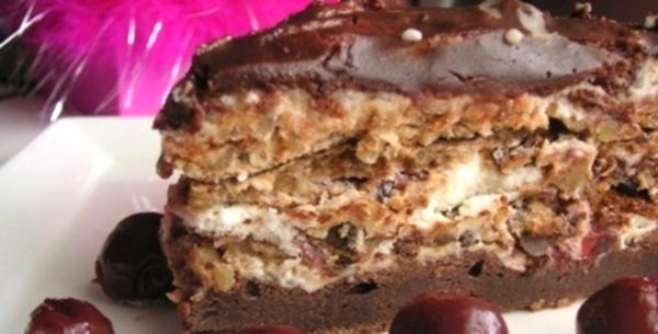 Удержаться невозможно: шоколадный торт с орехами
