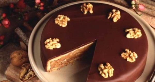 Удержаться невозможно: шоколадный торт с орехами