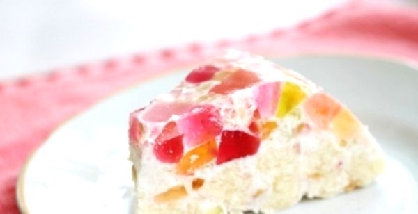 Желейный торт с печеньем: легкий десерт для жаркого лета