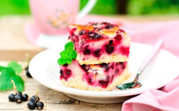 4 рецепта творожного пирога с ягодной начинкой