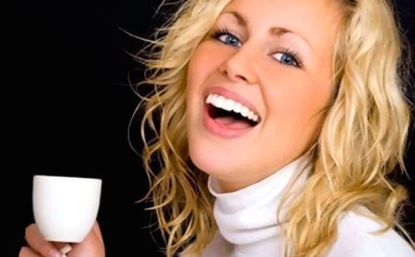 8 причин черного налета на зубах у взрослых и детей. Виновато не только курение и кофе