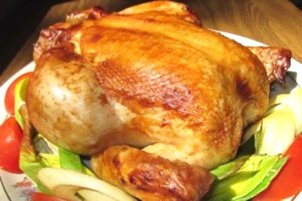 Готовим курицу в духовке целиком: запекаем только тушку и сочетаем с картошкой, начинкой