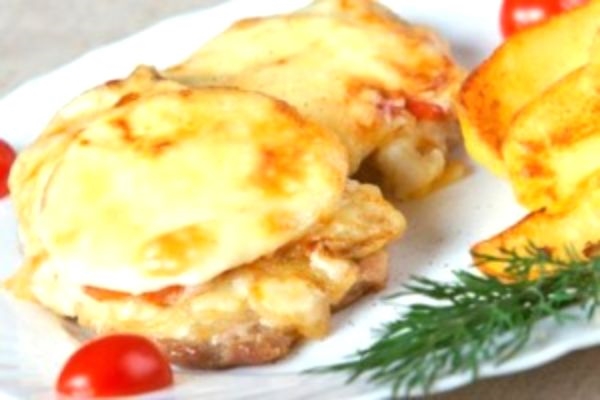 Рецепт мяса по-французски в мультиварке: из курицы, говядины, с грибами