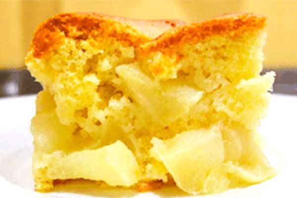 Рецепт шарлотки с яблоками на кефире и других кисломолочных продуктах