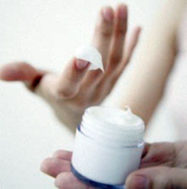 Крем для ухода за кожей рук: дневной и ночной крем для рук. Как приготовить крем для рук и ногтей в домашних условиях: рецепты