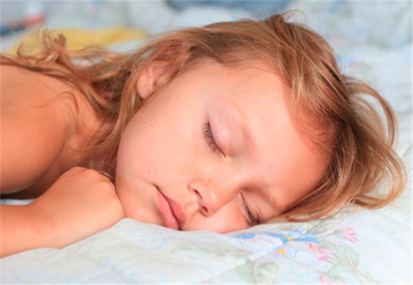 7 поз детского сна: что говорят психологи