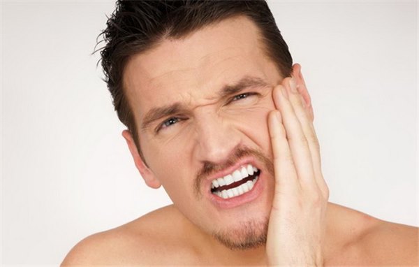 Болит челюсть возле уха – может ли боль сигнализировать об опасном состоянии