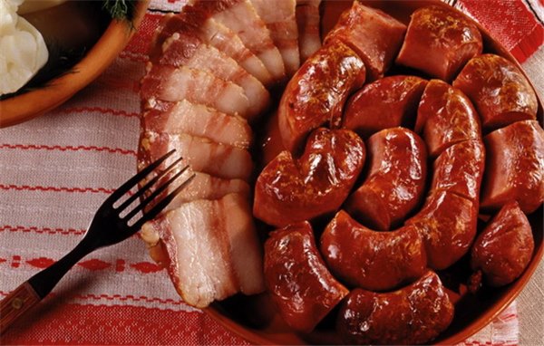 Домашняя колбаса из свинины: рецепты опытных хозяек, ценные советы