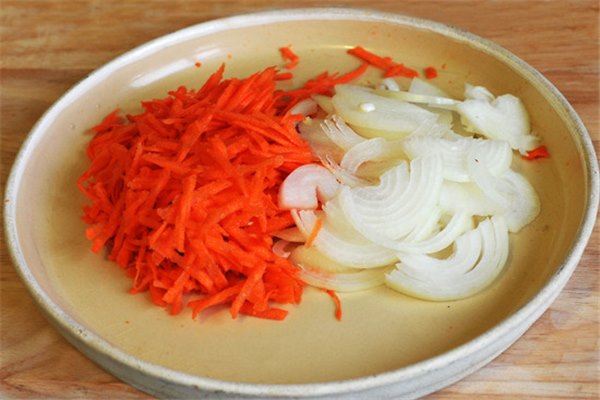 Горбуша с морковью и луком – это просто! Пошаговый фото-рецепт, инструкция по приготовлению горбуши с морковью и луком