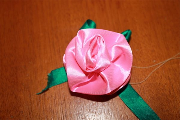 Как сделать розу из ленты своими руками? Пошаговые инструкции с фото: из атласной ленты своими руками делаем розы