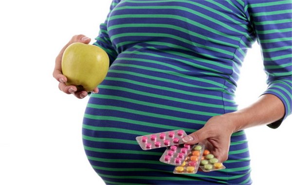 Какие витамины необходимо принимать во время беременности: могут ли они навредить