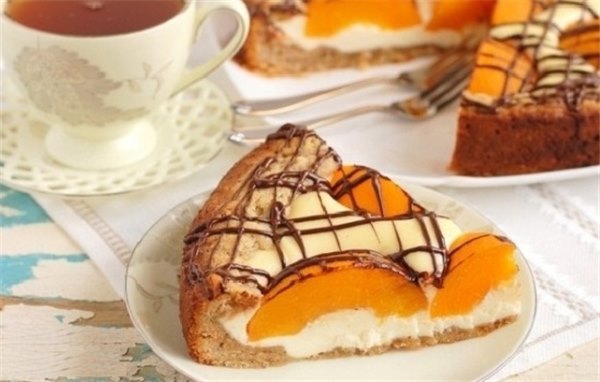 Король чаепития: пирог с консервированными персиками. Рецепты пирога с консервированными в духовке и мультиварке
