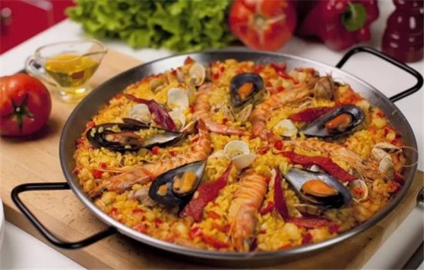 Паэлья с морепродуктами – плов на испанский манер
