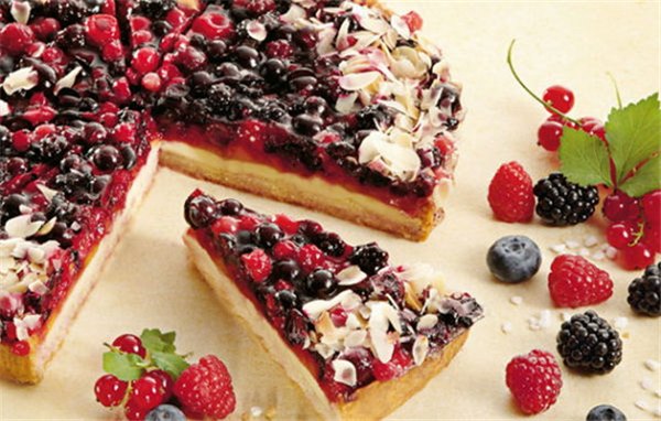 Песочный пирог с ягодами – вкусная домашняя выпечка к чаю или кофе