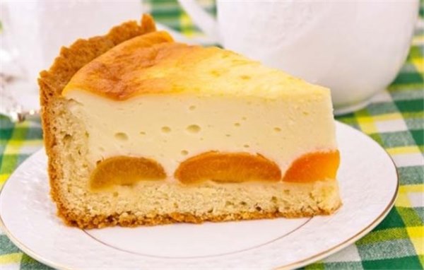Пирог с творогом и абрикосами – вкусный полезный десерт