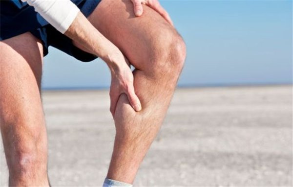 Почему болит нога под коленом