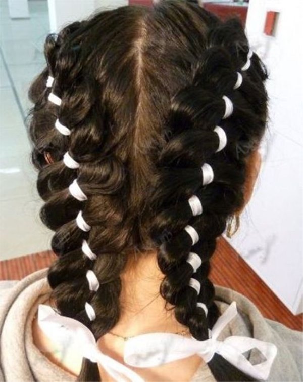 Прически с лентами в волосах: фото стильных решений. Как сделать простую или изысканную прическу с лентой в волосах своими руками (фото)
