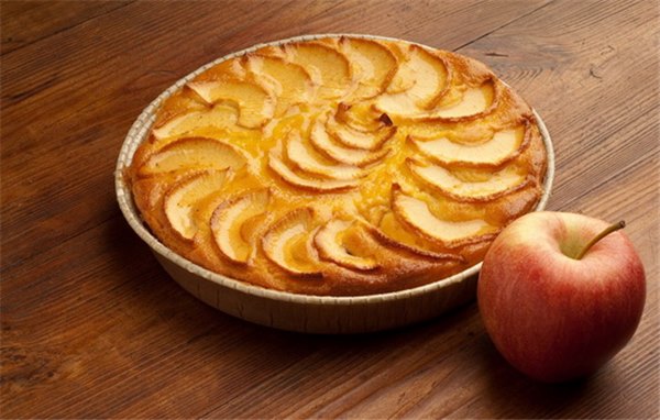 Простой и быстрый пирог с яблоками, апельсинам, творогом