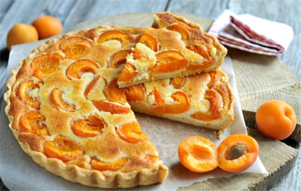 Простой пирог с абрикосами – с ним справится любой