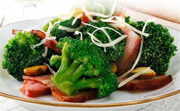 Салат из брокколи - пять лучших рецептов. Как правильно и вкусно приготовить салат из брокколи.