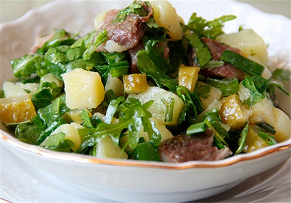 Салат с маринованными огурцами - подборка лучших рецептов. Как правильно и вкусно приготовить салат с маринованными огурцами.