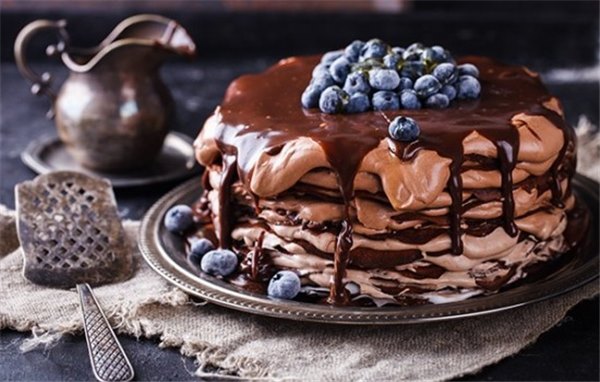 Шоколадный блинный торт – лакомство со сковородки