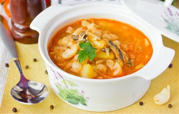 Суп из кильки в томатном соусе – бюджетный вариант вкусного обеда