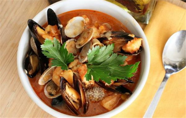 Суп из морепродуктов: мидий, креветок, кальмаров, осьминогов