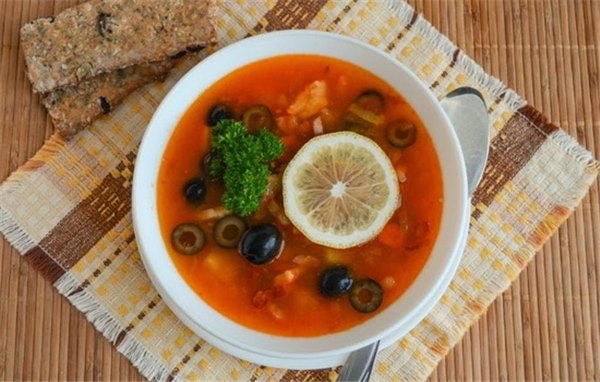 Суп «Солянка» с колбасой – для вкусного обеда! Рецепты разных супов «Солянка» с колбасой и оливками, грибами, капустой