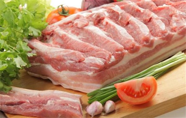 Свиная грудинка – жирная и вредная? Нет, сочная и аппетитная! Лучшие традиционные и авторские рецепты блюд из свиной грудинки