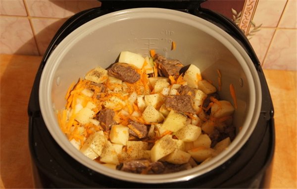 Тушеная картошка с мясом в мультиварке: отдыхай! Рецепты тушеной картошки с мясом в мультиварке: простые и сложные
