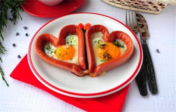 Яичница с сосисками – вкусно, сытно, романтично! Рецепты разных яичниц с сосисками: сердечек, смешанных, глазуньи