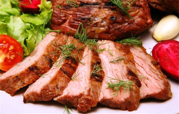 Запеченное мясо в мультиварке – сочно