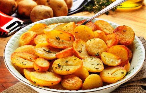 Жареная картошка в мультиварке: хрустящая, ароматная. Лучшие рецепты жареной картошки в мультиварке с луком, грибами, чесночком